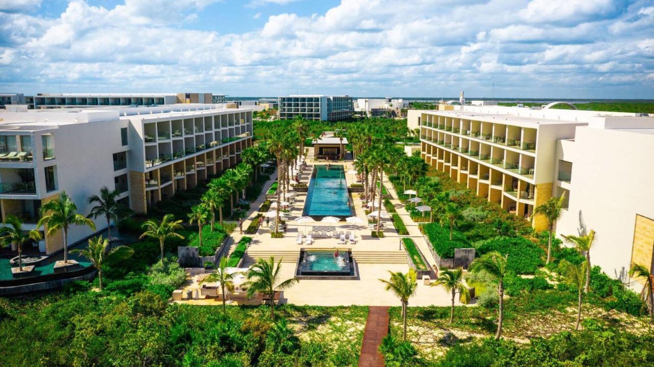 Family Selection At Grand Palladium Select Costa Mujeres Cancun Luaran gambar