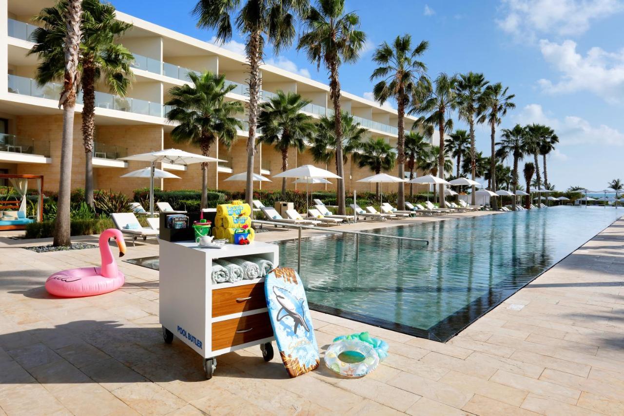 Family Selection At Grand Palladium Select Costa Mujeres Cancun Luaran gambar