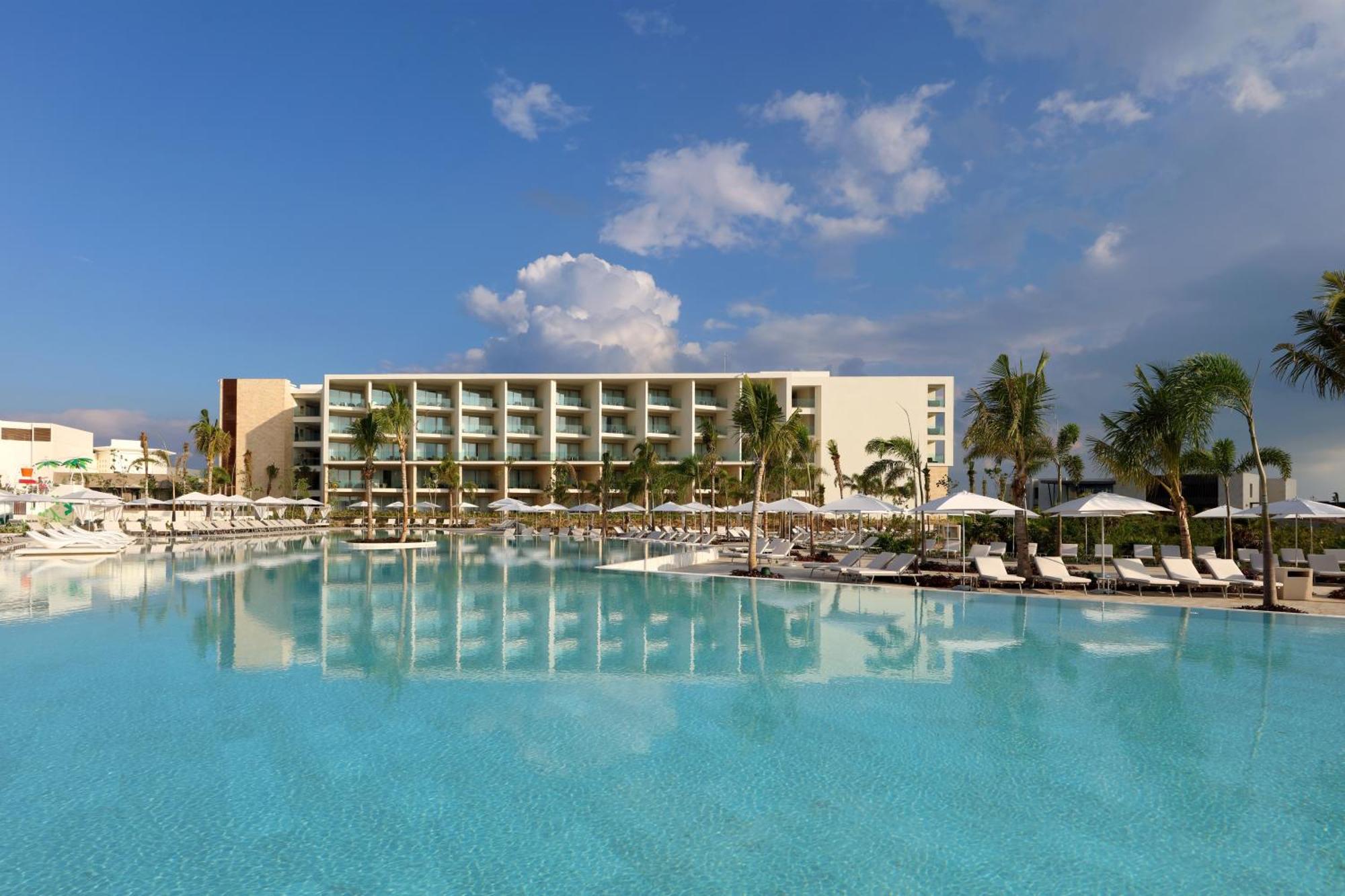 Family Selection At Grand Palladium Select Costa Mujeres Cancun Luaran gambar