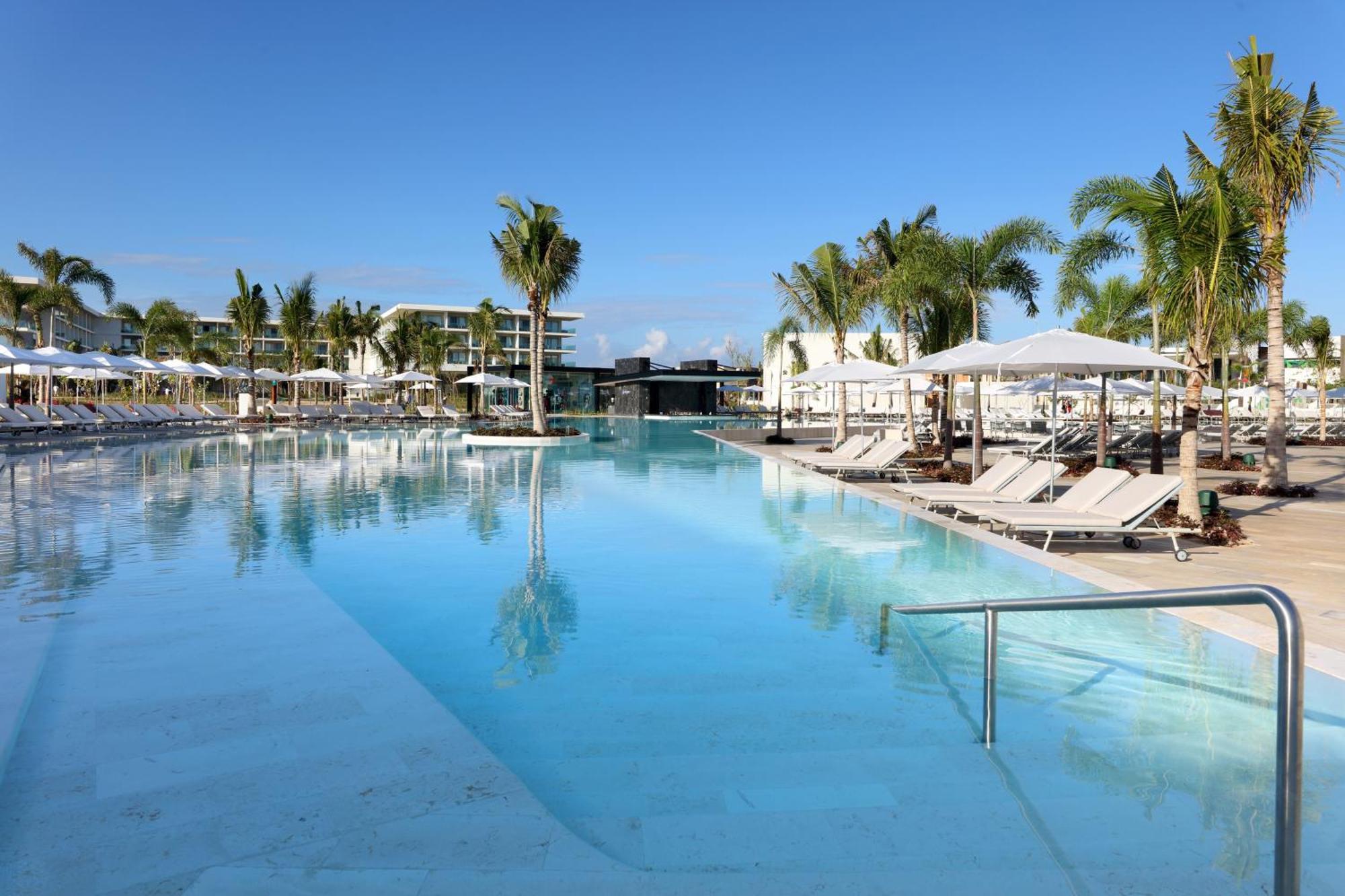Family Selection At Grand Palladium Select Costa Mujeres Cancun Luaran gambar