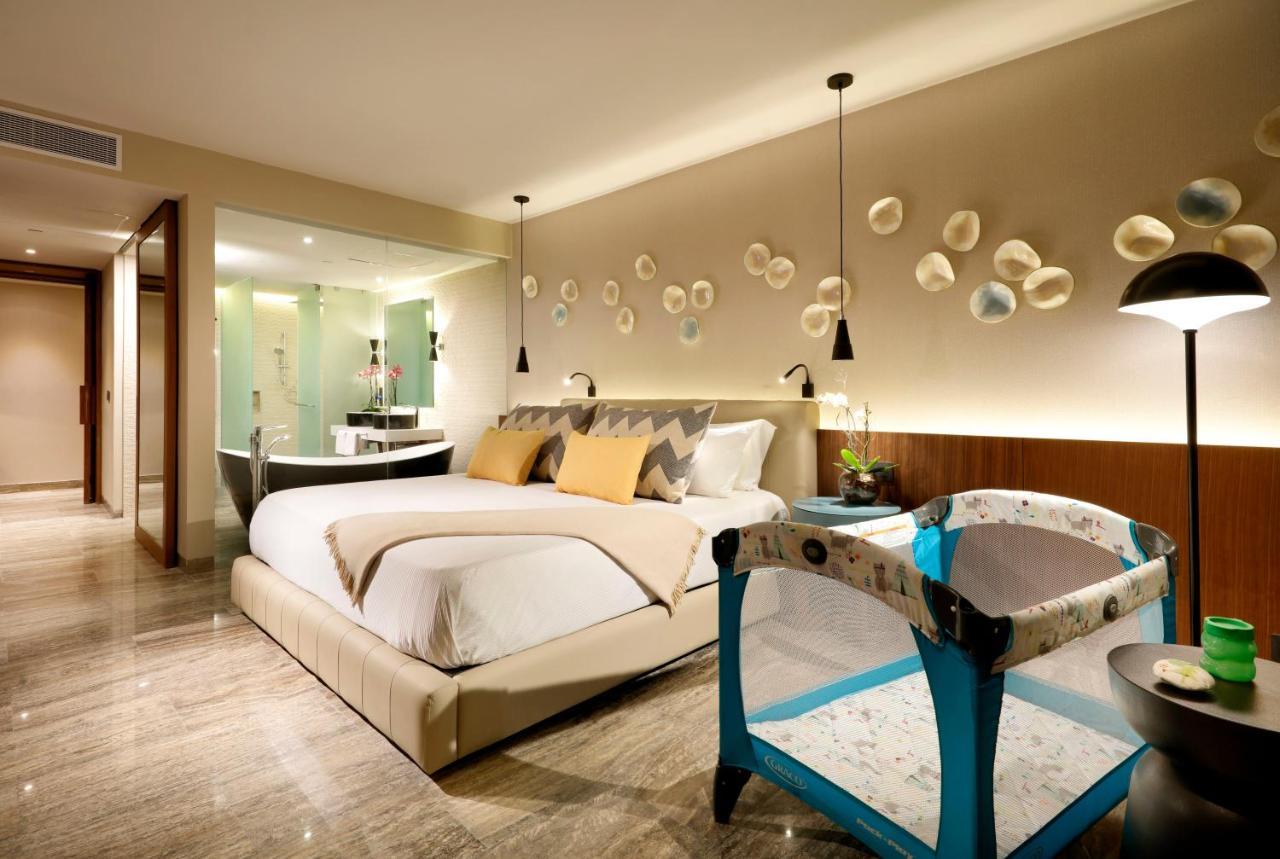 Family Selection At Grand Palladium Select Costa Mujeres Cancun Luaran gambar