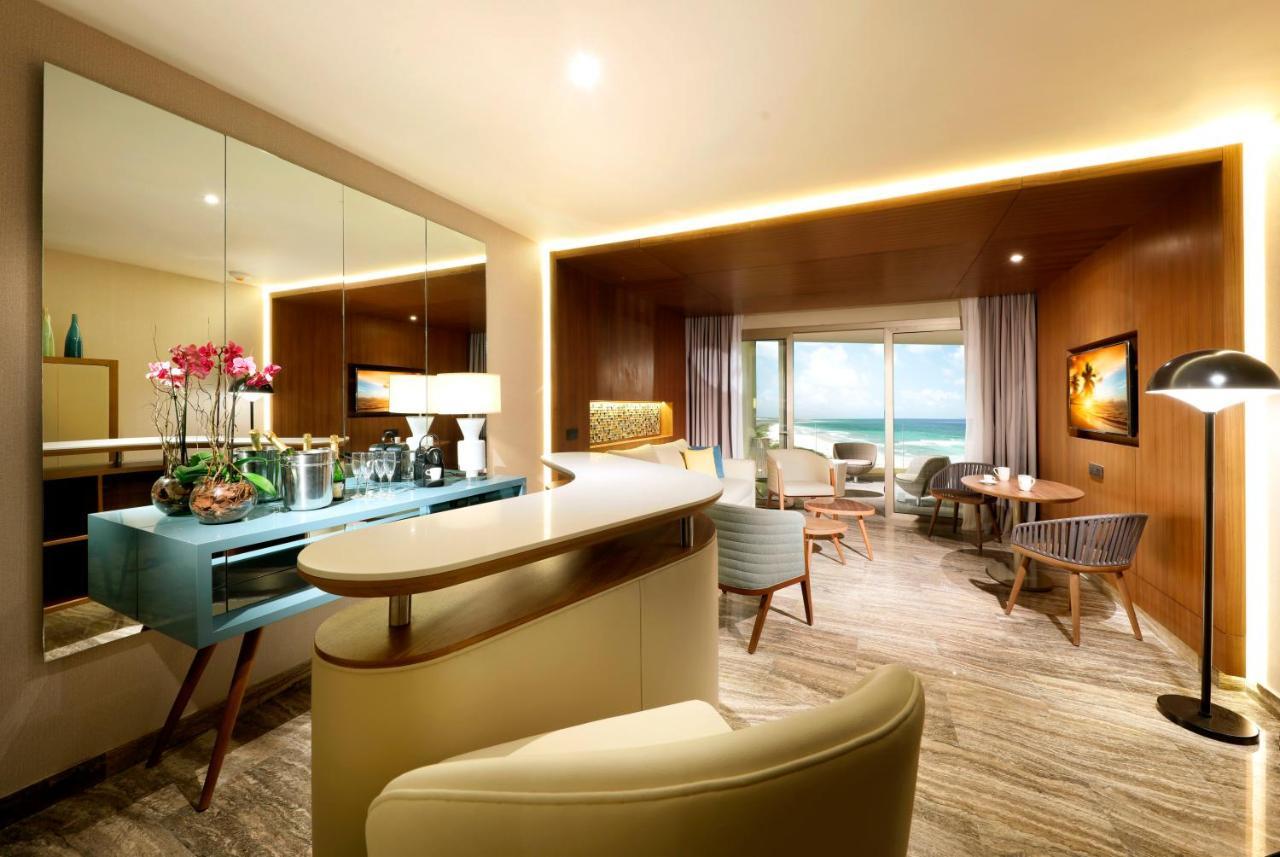 Family Selection At Grand Palladium Select Costa Mujeres Cancun Luaran gambar
