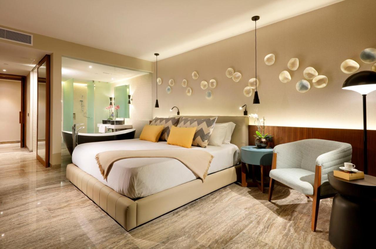 Family Selection At Grand Palladium Select Costa Mujeres Cancun Luaran gambar