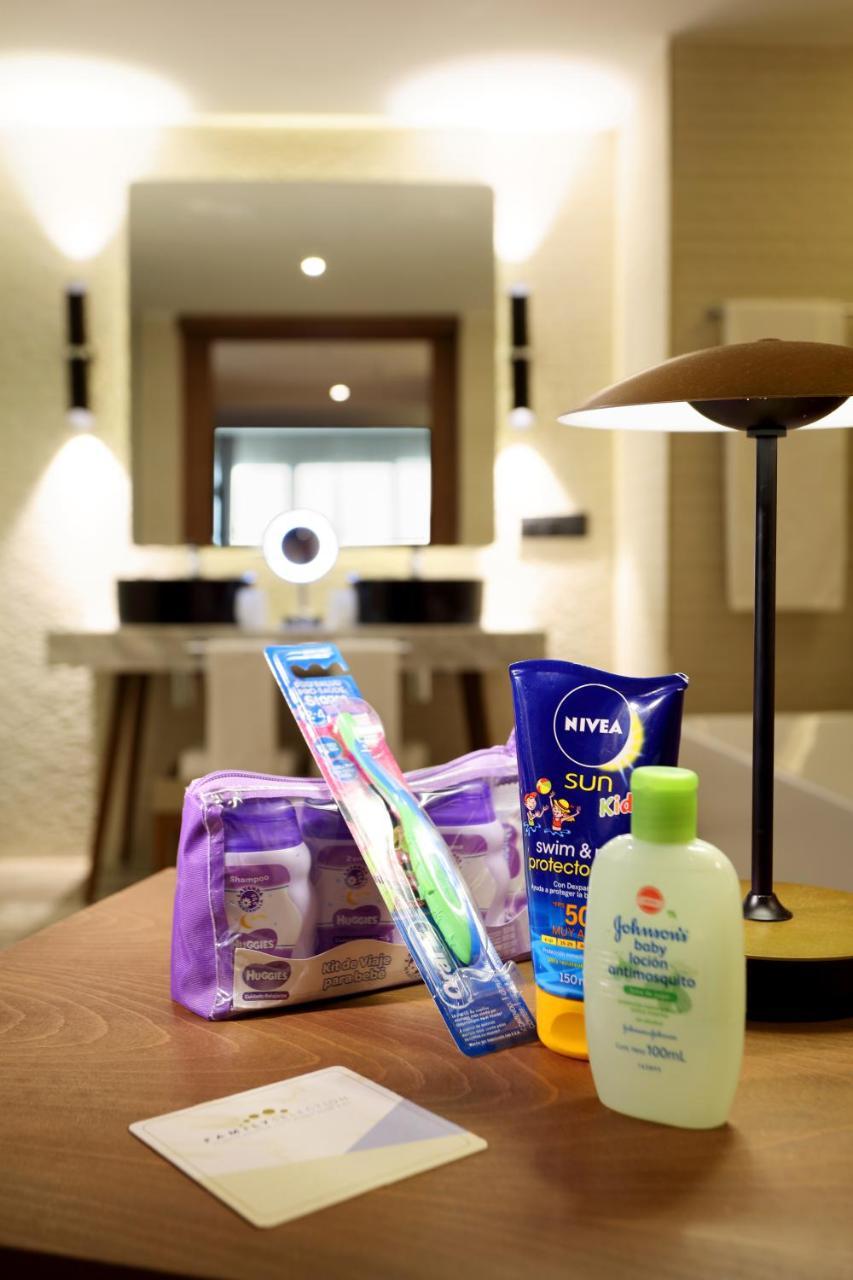 Family Selection At Grand Palladium Select Costa Mujeres Cancun Luaran gambar