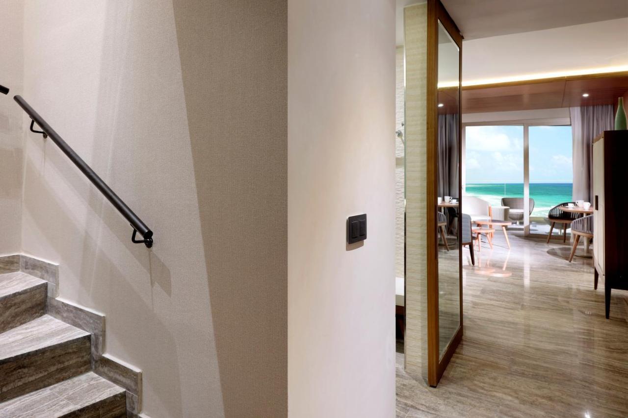 Family Selection At Grand Palladium Select Costa Mujeres Cancun Luaran gambar