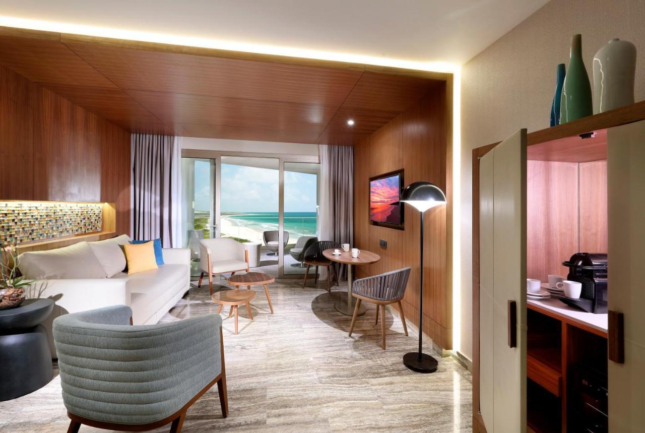 Family Selection At Grand Palladium Select Costa Mujeres Cancun Luaran gambar