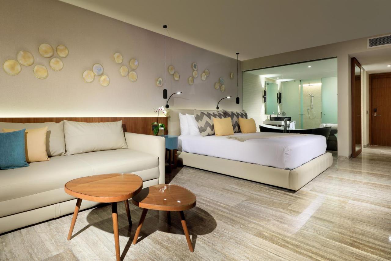 Family Selection At Grand Palladium Select Costa Mujeres Cancun Luaran gambar