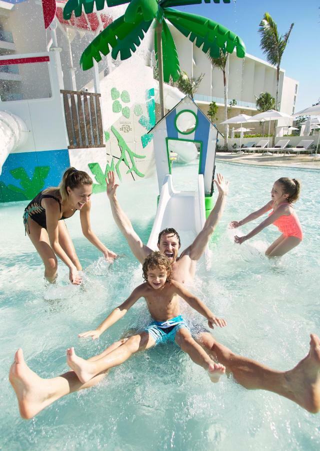 Family Selection At Grand Palladium Select Costa Mujeres Cancun Luaran gambar