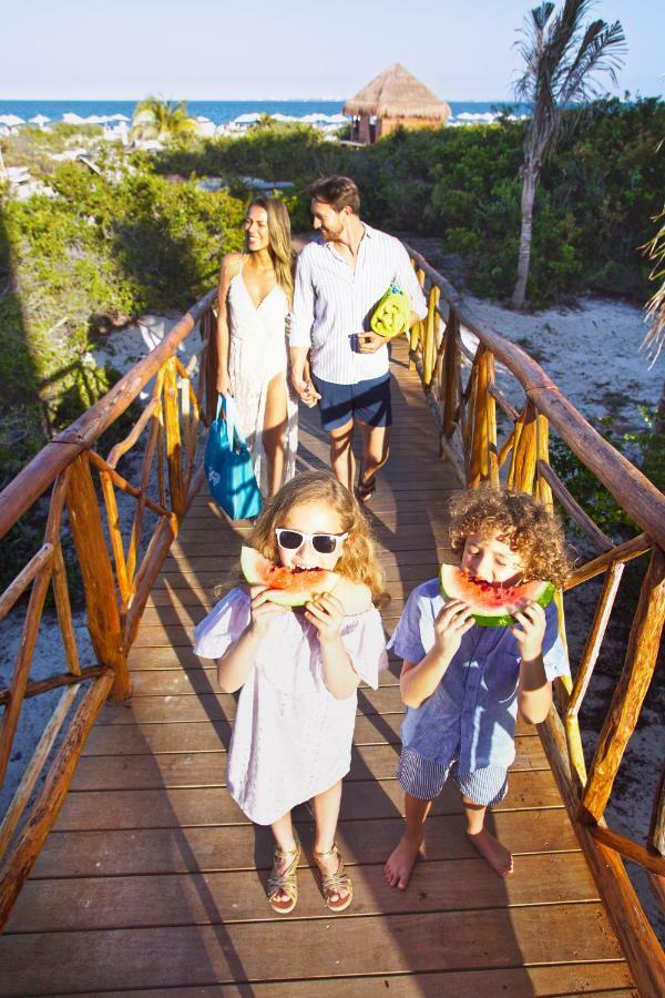 Family Selection At Grand Palladium Select Costa Mujeres Cancun Luaran gambar